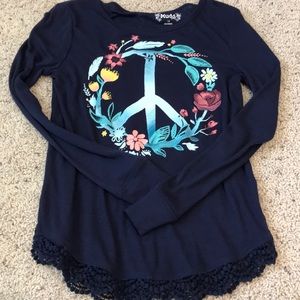 navy blue long sleep top with graphic.